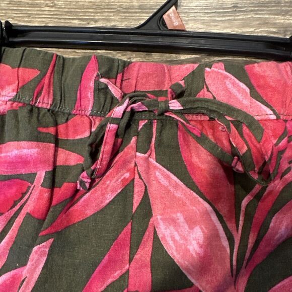 Women's Time and Tru Floral Red Linen Blend Pull-On Shorts Size Medium. NWT. - Picture 3 of 6